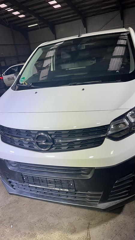 Gebraucht Opel Vivaro 120 PS (88 kW) 2021 Weiß Van / Kleinbus