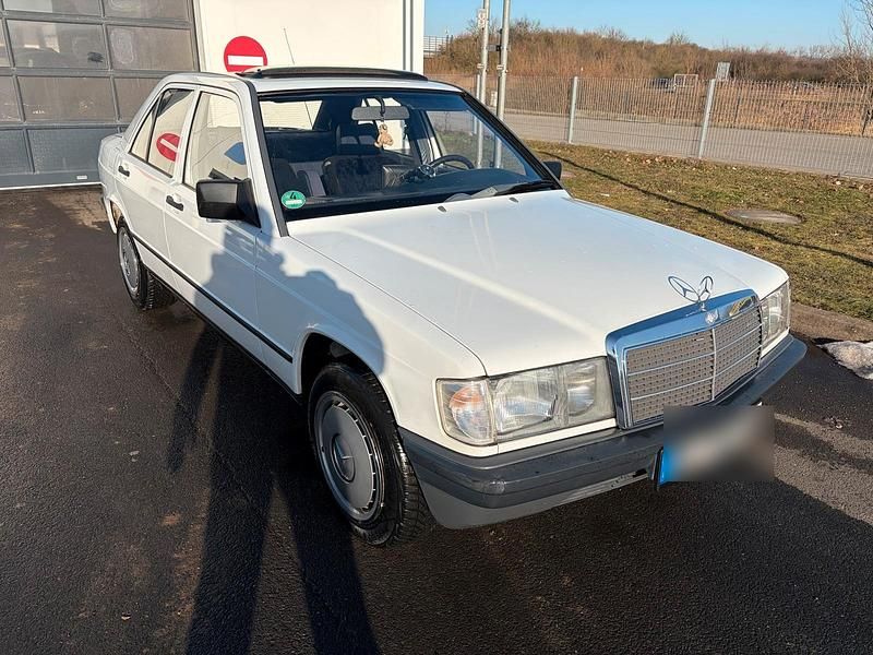 Weiß Gebraucht 1988 Mercedes 190 Limousine | 5.850 € - Bild 1/4