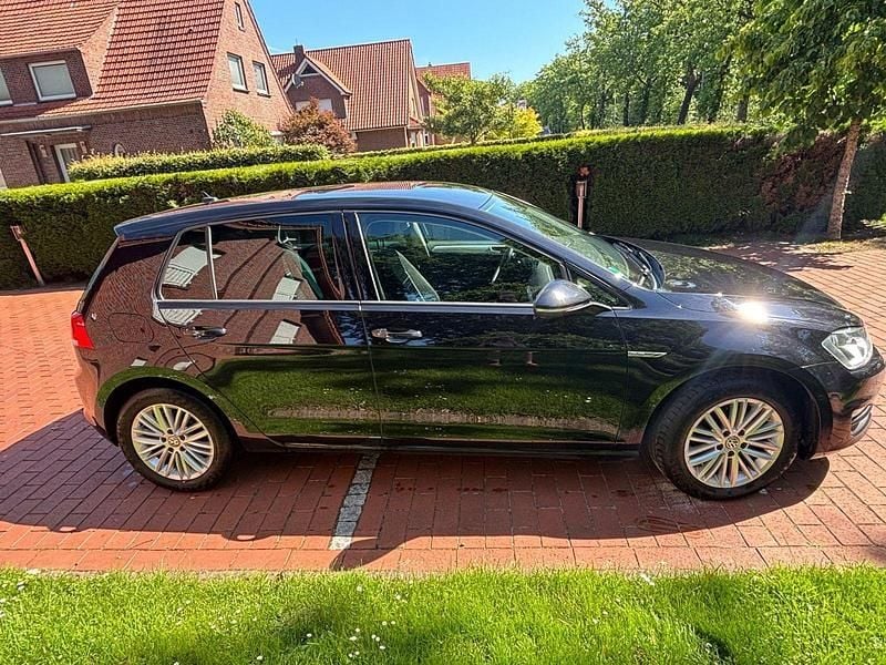 Schwarz Gebraucht 2015 VW Golf VII Cup Limousine | 8.999 € (Fairer Preis) - Bild 1/4