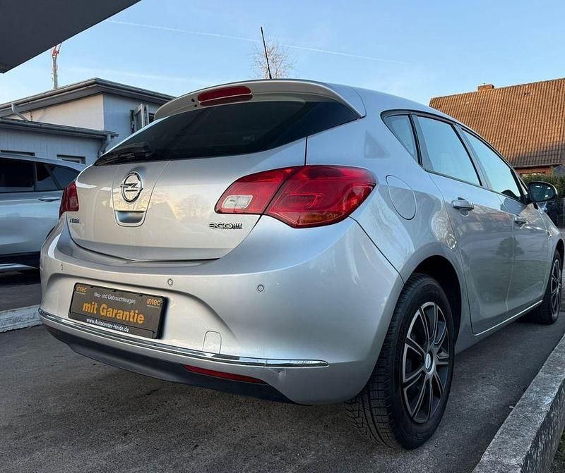 Gebraucht Opel Astra Energy 116 PS (85 kW) 2014 Silber Limousine