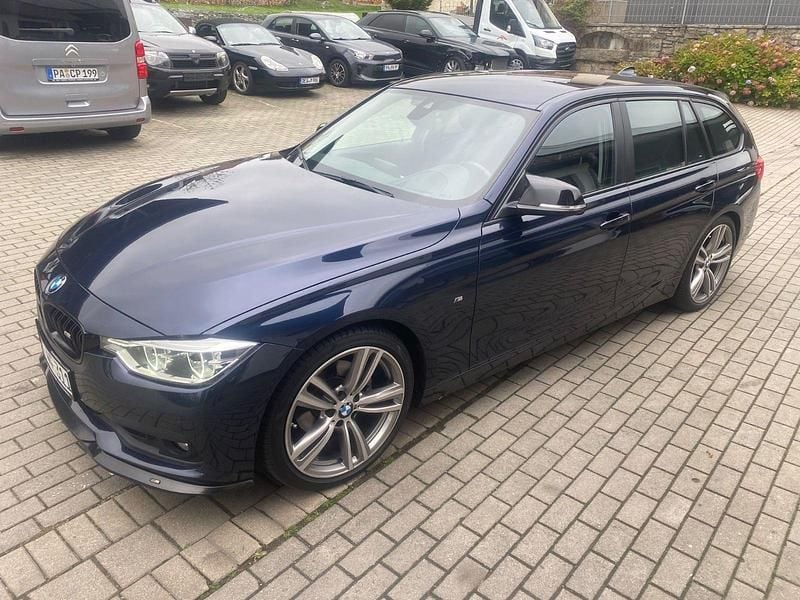 Blau Gebraucht 2015 BMW 320 M Sport Kombi | 13.990 € (Guter Preis) - Bild 1/4