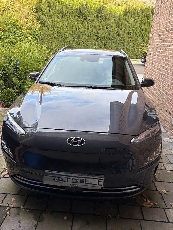 Grau Gebraucht 2022 Hyundai Kona Prime SUV | 22.500 € (Fairer Preis) - Bild 1/4