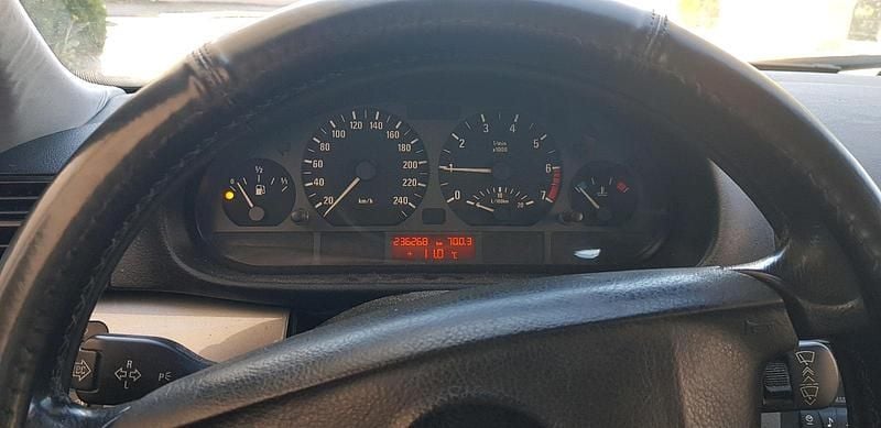 Second-hand BMW 320 170 CP (125 kW) 2001 Negru Berlinǎ