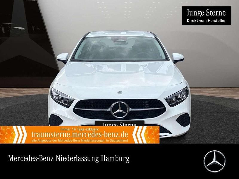 Weiß Gebraucht 2024 Mercedes A200 Progressive Limousine | 28.890 € (Fairer Preis) - Bild 1/3