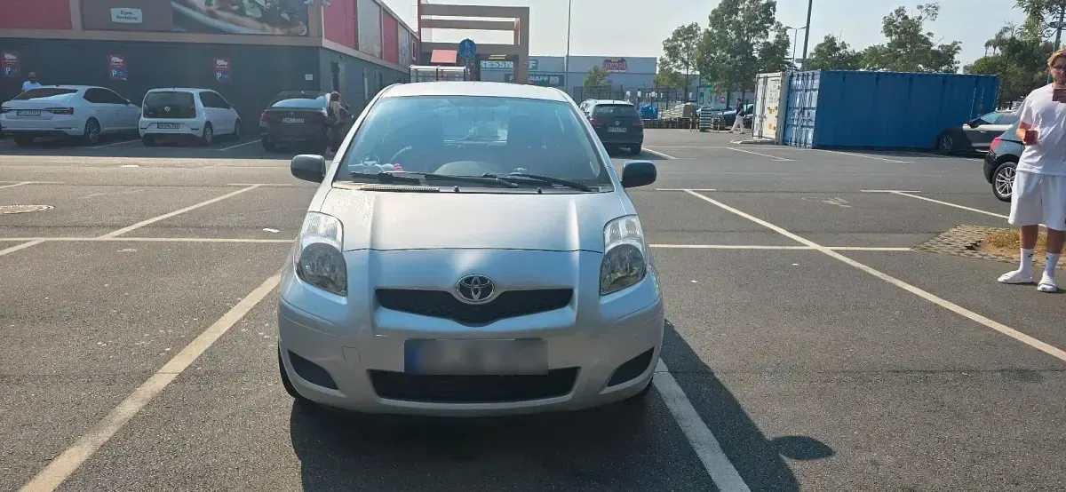 Gebraucht Toyota Yaris 99 PS (72 kW) 2012 Silber Kleinwagen