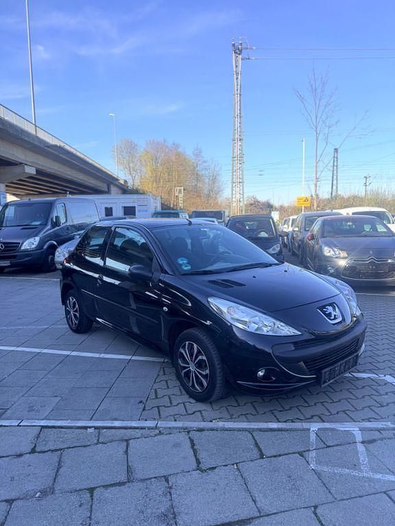 Gebraucht Peugeot 206+ Basis 60 PS (44 kW) 2010 Schwarz Kleinwagen