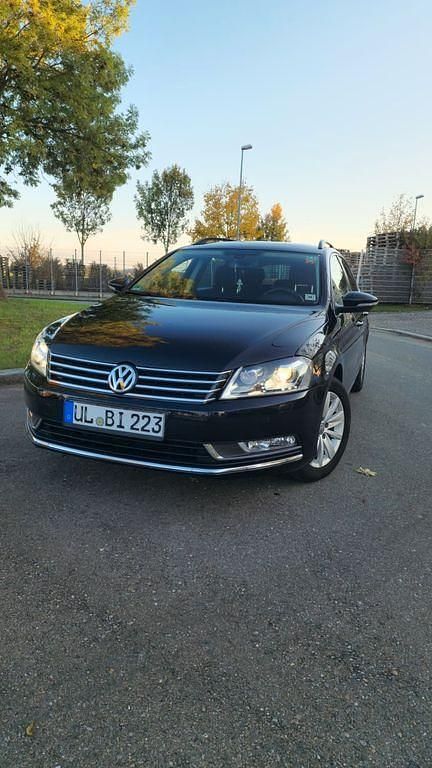 Schwarz Gebraucht 2013 VW Passat Comfortline Kombi | 8.350 € (Fairer Preis) - Bild 1/4