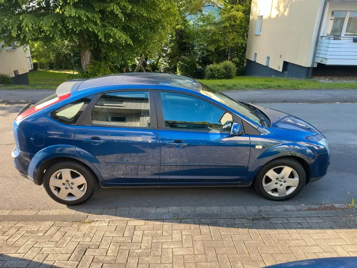 Gebraucht Ford Focus 101 PS (74 kW) 2007 Blau Kleinwagen