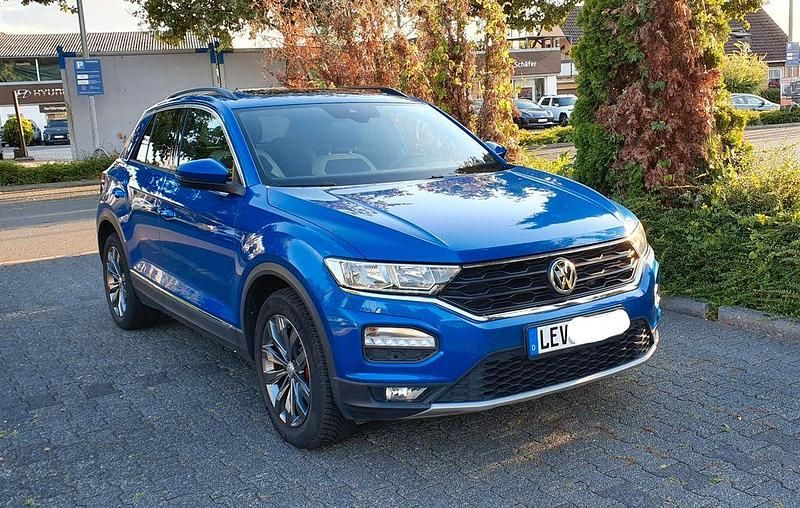 Blau Gebraucht 2019 VW T-Roc Sport SUV | 17.300 € (Guter Preis) - Bild 1/4