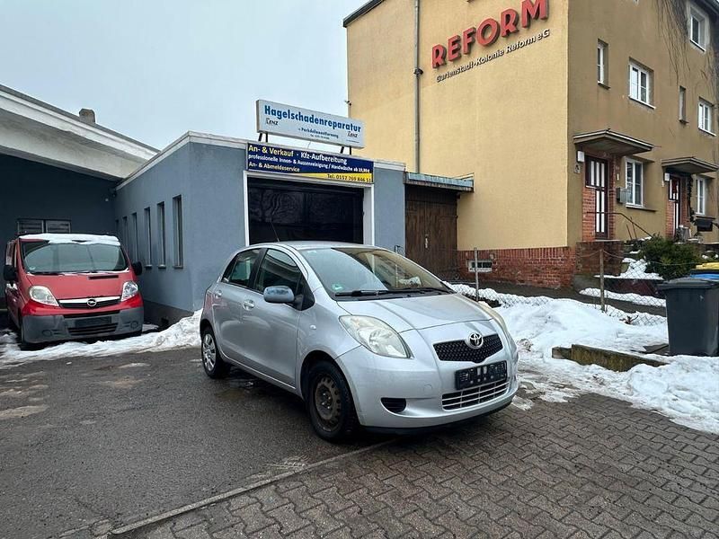 Gebraucht Toyota Yaris Sol 69 PS (50 kW) 2006 Silber Limousine