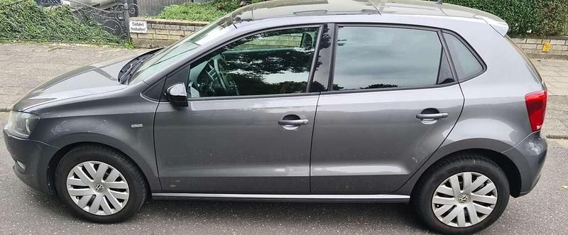 Grau Gebraucht 2013 VW Polo Match Kleinwagen | 6.500 € (Guter Preis) - Bild 1/4