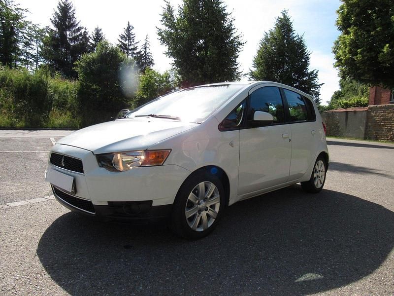 Gebraucht Mitsubishi Colt 95 PS (69 kW) 2011 Weiß Kleinwagen