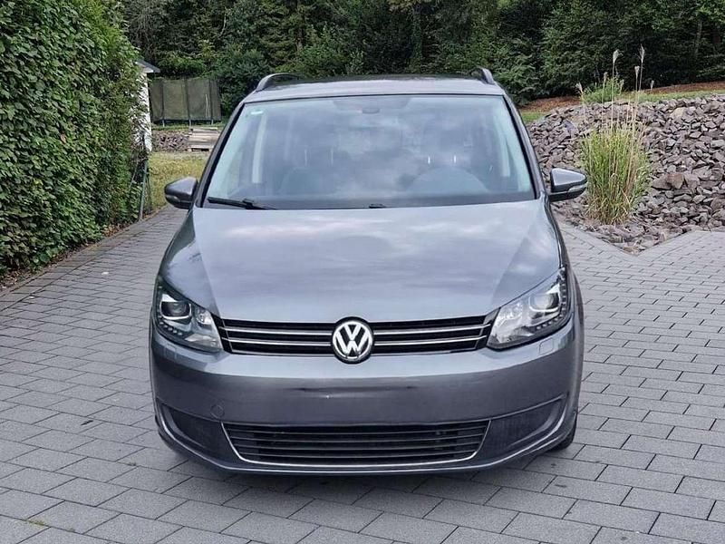 Grau Gebraucht 2011 VW Touran Comfortline Van / Kleinbus | 6.590 € (Superpreis) - Bild 1/4