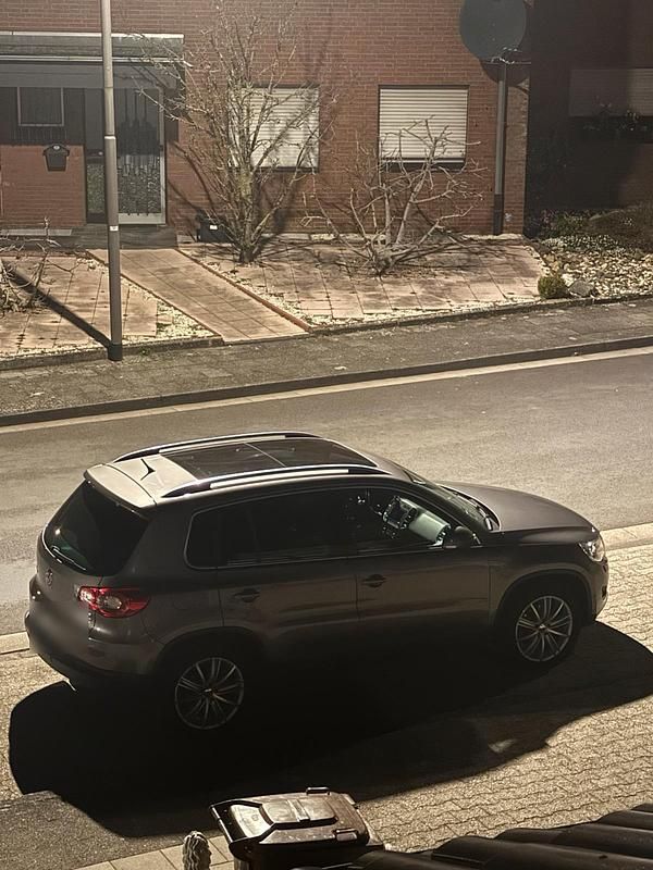 Gebraucht VW Tiguan 140 PS (102 kW) 2011 Grau SUV