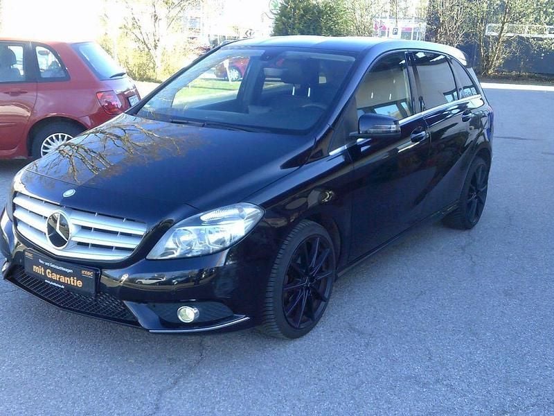 Gebraucht Mercedes B180 109 PS (80 kW) 2016 Schwarz Van / Kleinbus