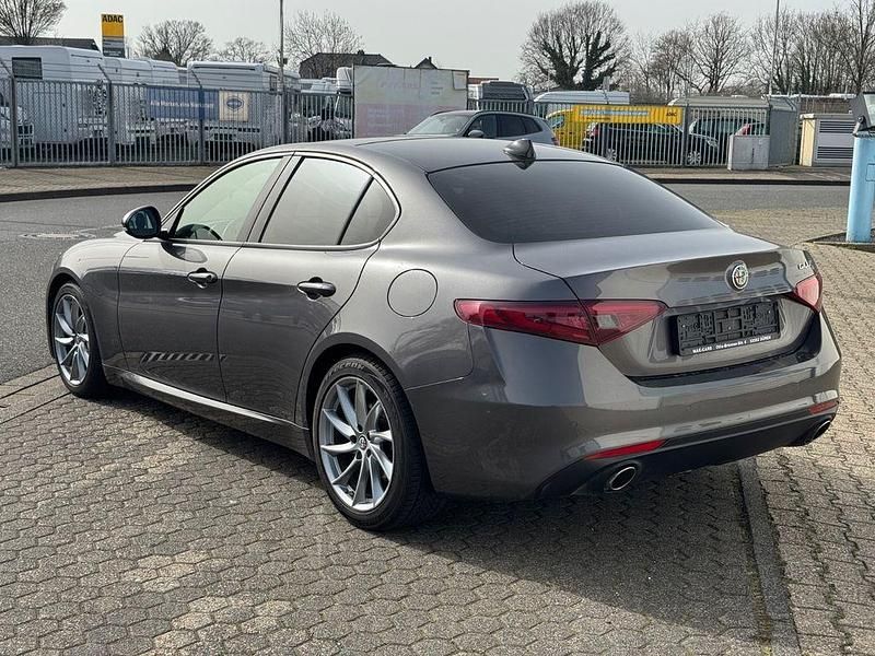 Gebraucht Alfa Romeo Giulia Super 179 PS (131 kW) 2017 Grau Limousine