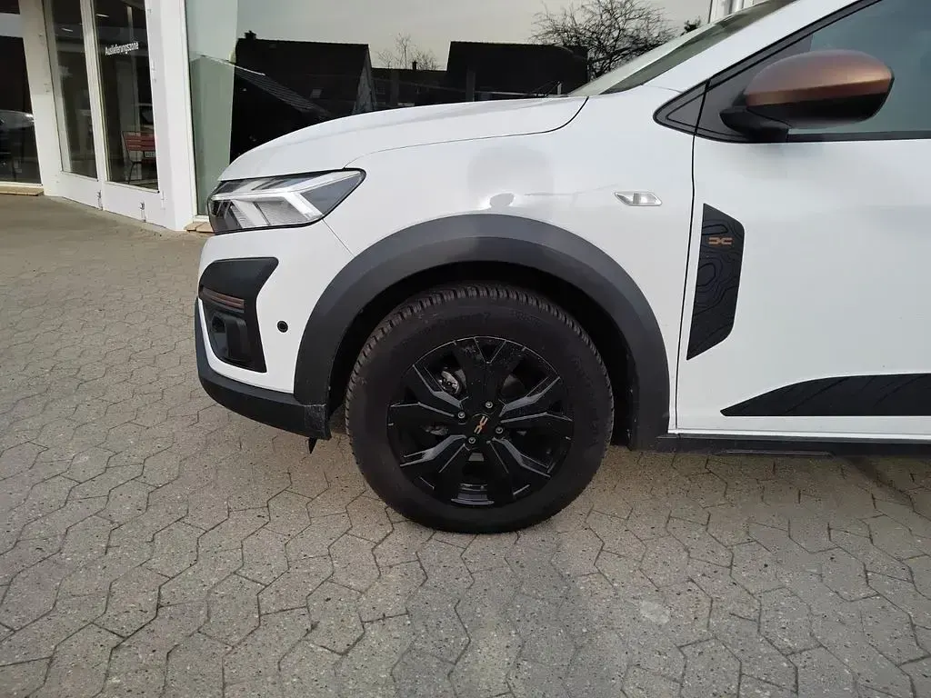 Gebraucht Dacia Jogger Extreme 110 PS (80 kW) 2024 Weiß Van / Kleinbus