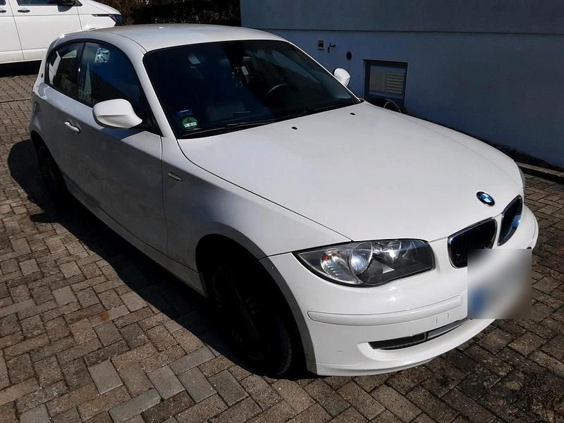 Gebraucht BMW 116 122 PS (89 kW) 2010 Weiß Kleinwagen