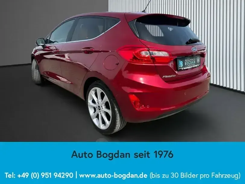 Gebraucht Ford Fiesta Titanium 101 PS (74 kW) 2018 Ruby rot (metallic) Kleinwagen