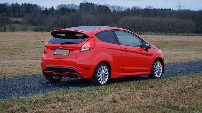 Gebraucht Ford Fiesta ST 182 PS (133 kW) 2014 Rot Kleinwagen