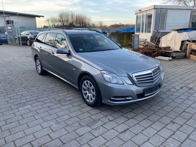 Silber Gebraucht 2010 Mercedes E300 Limousine | 8.700 € (Fairer Preis) - Bild 1/4