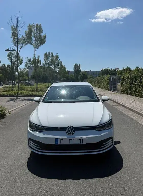 Gebraucht VW Golf VIII 110 PS (80 kW) 2021 Weiß Limousine