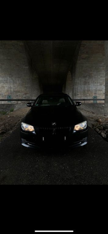 Schwarz Gebraucht 2010 BMW 320 Basis Coupé | 10.999 € (Teuer) - Bild 1/4