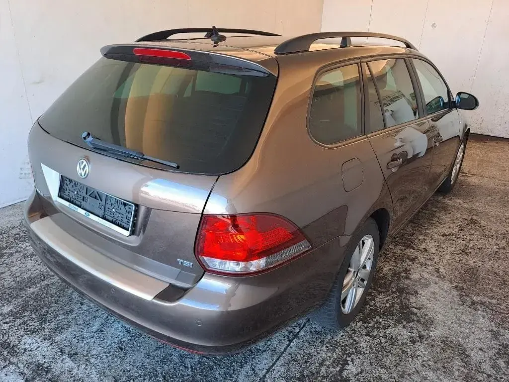 Gebraucht VW Golf VII Match 105 PS (77 kW) 2013 Braun Kombi