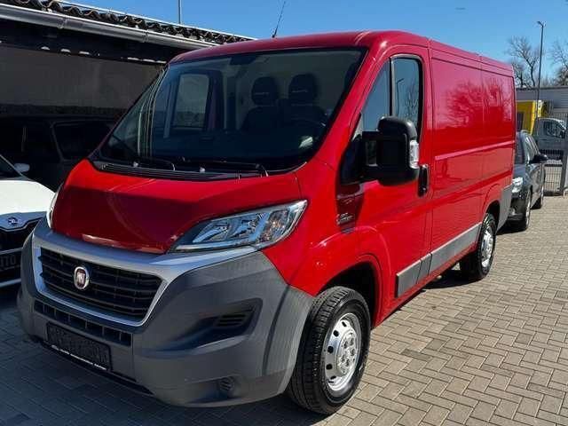 Rot Gebraucht 2017 Fiat Ducato Van | 16.890 € (Fairer Preis) - Bild 1/4