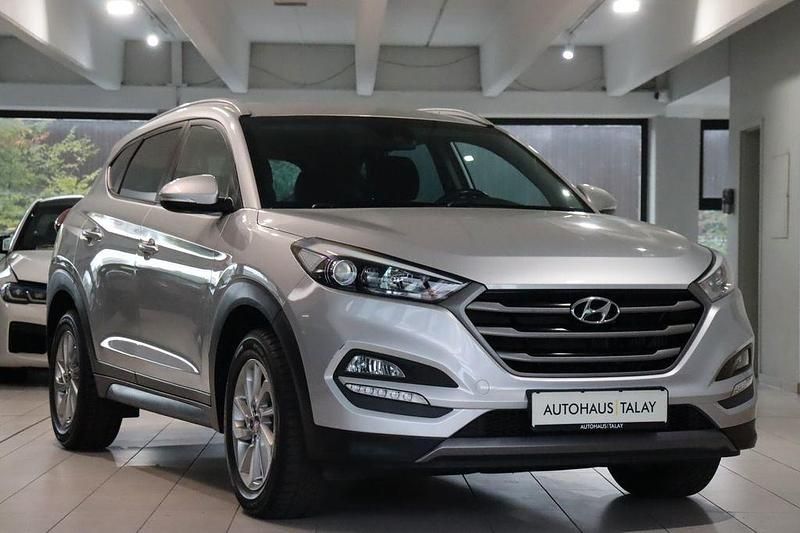 Silber Gebraucht 2015 Hyundai Tucson Intro Edition SUV | 17.880 € (Etwas zu teuer) - Bild 1/4