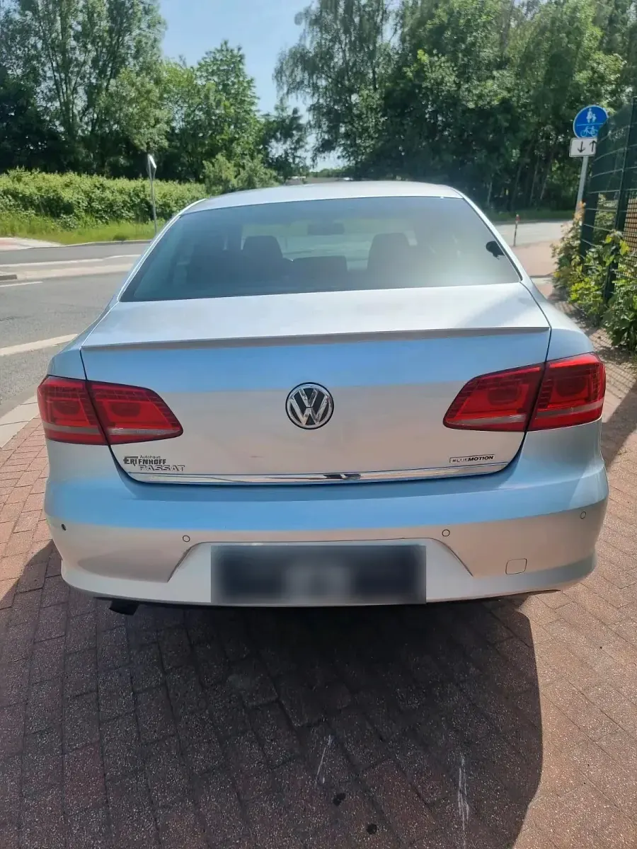 Gebraucht VW Passat 105 PS (77 kW) 2012 Silber Limousine