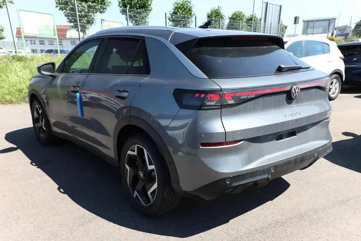 Neu VW T-Roc R-line 150 PS (110 kW) 2026 Wolf grey metallic SUV