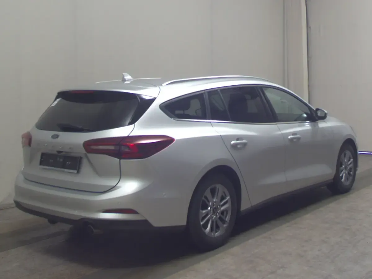 Usado Ford Focus Titanium X 116 CV (85 kW) 2023 Plateado Berlina