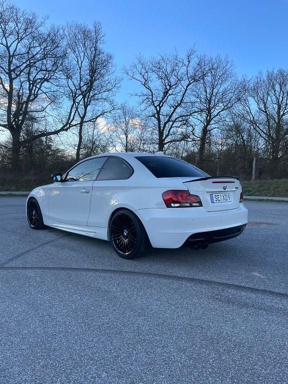 Gebraucht BMW 135 Performance 306 PS (225 kW) 2009 Weiß Kleinwagen