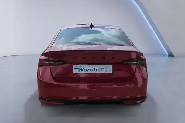 Gebraucht Skoda Octavia SportLine 150 PS (110 kW) 2024 Velvetrot metallic Limousine