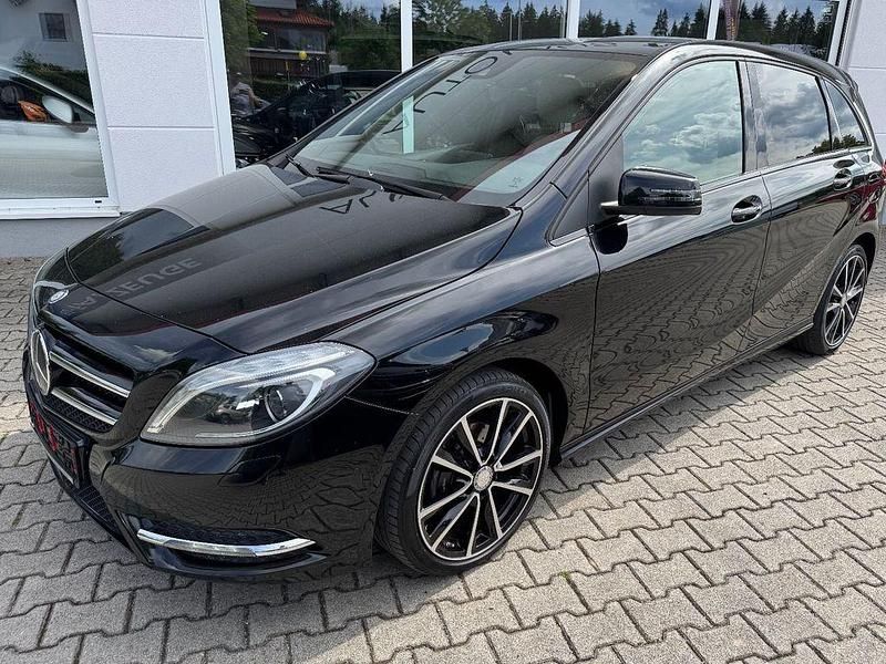Schwarz Gebraucht 2014 Mercedes B200 Night Van / Kleinbus | 9.999 € (Fairer Preis) - Bild 1/4