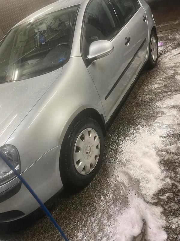 Gebraucht VW Golf V 75 PS (55 kW) 2004 Silber Kleinwagen