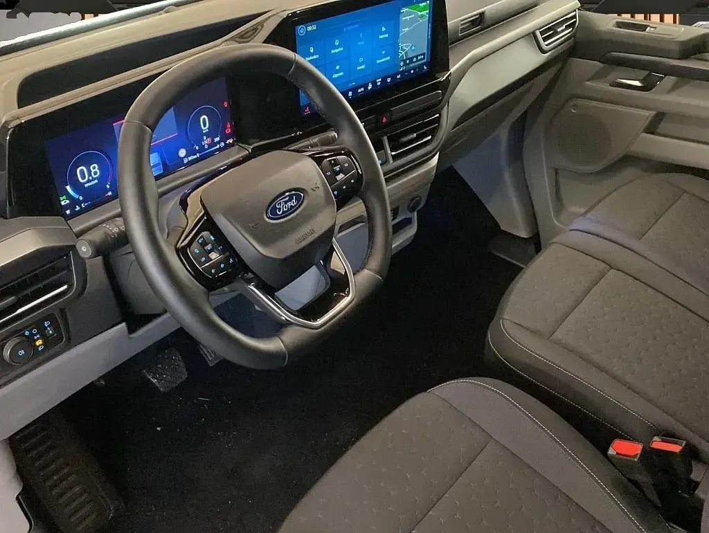 Gebraucht Ford Tourneo Custom Titanium 170 PS (125 kW) 2025 Manufacturer Van