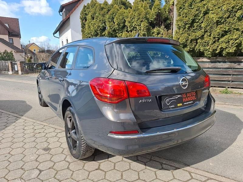 Gebraucht Opel Astra Edition 110 PS (80 kW) 2014 Grau Kombi