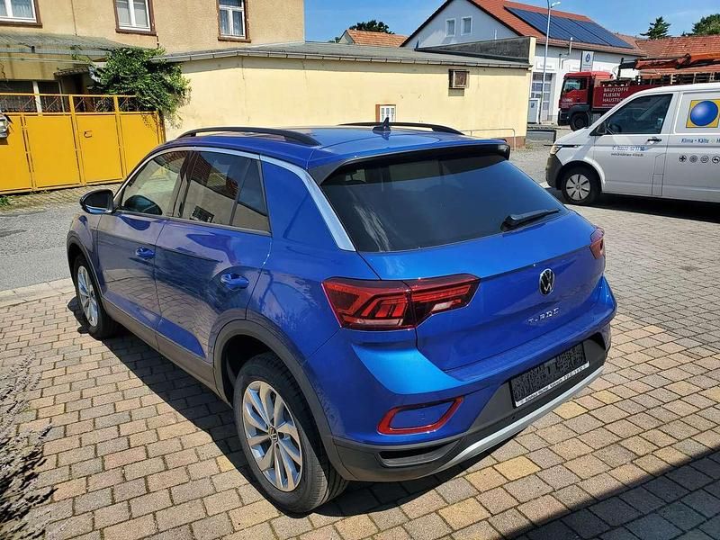 Gebraucht VW T-Roc Life 116 PS (85 kW) 2024 Ravennablau metallic SUV