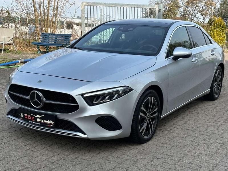 Gebraucht Mercedes A200 163 PS (119 kW) 2023 Iridiumsilber Limousine