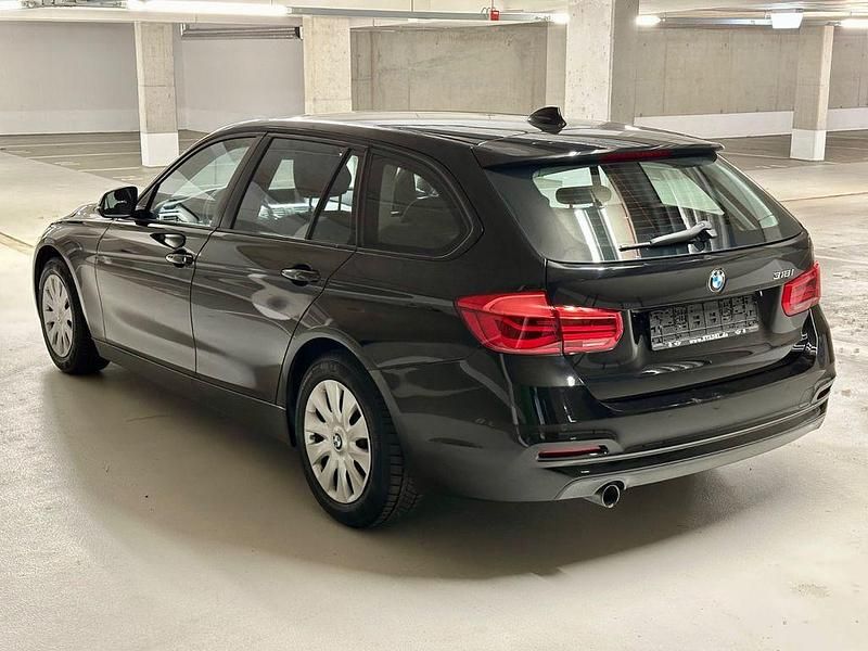 Gebraucht BMW 318 136 PS (100 kW) 2016 Schwarz Limousine