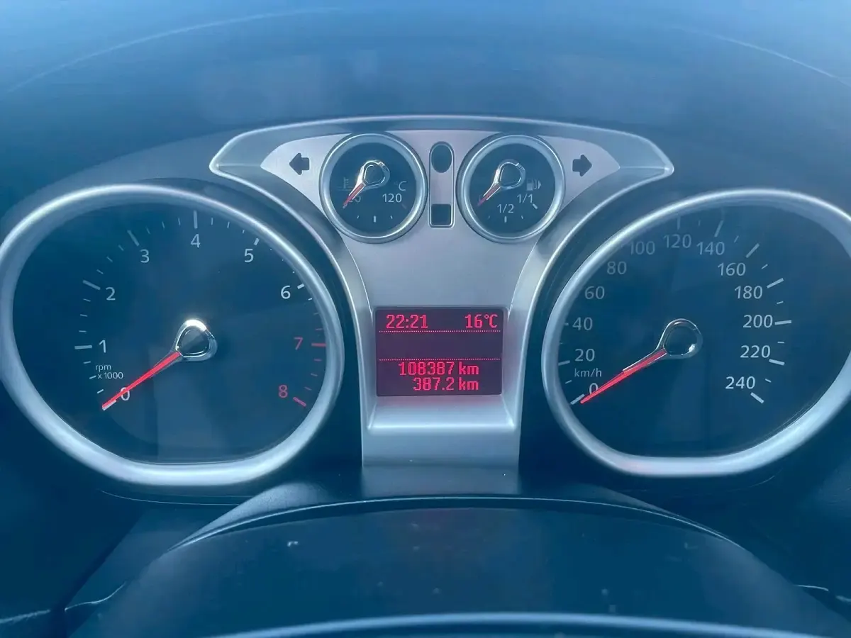 Occasion Ford Focus 125 ch (91 kW) 2009 Gris Citadine