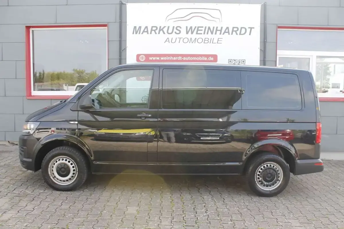 Gebraucht VW T6 102 PS (75 kW) 2017 Deep black perleffekt Van