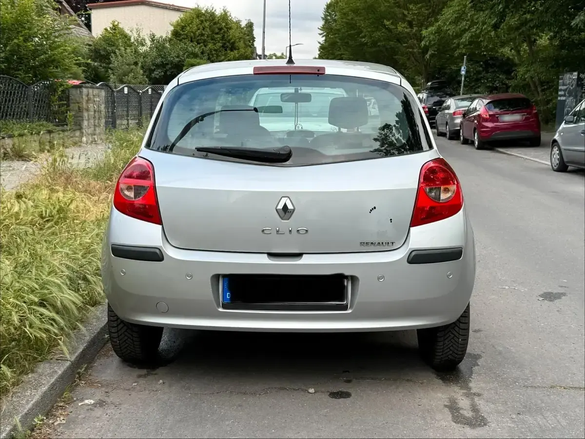 Gebraucht Renault Clio 75 PS (55 kW) 2006 Silber Kleinwagen