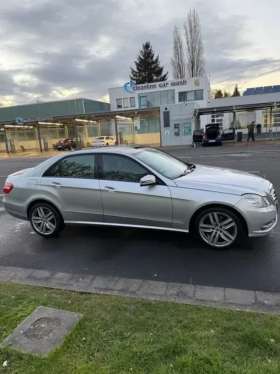 Gebraucht Mercedes E350 314 PS (230 kW) 2009 Silber Limousine
