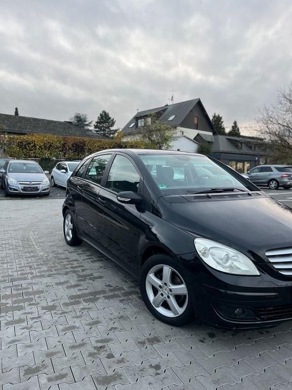 Schwarz Gebraucht 2005 Mercedes B180 Van / Kleinbus | 4.500 € (Fairer Preis) - Bild 1/4