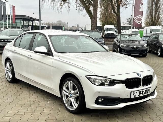 Weiss Gebraucht 2016 BMW 318 Advantage Limousine | 13.680 € (Guter Preis) - Bild 1/4