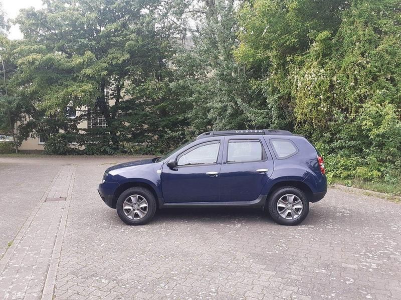 Blau Gebraucht 2015 Dacia Duster Lauréate SUV | 6.999 € (Guter Preis) - Bild 1/4