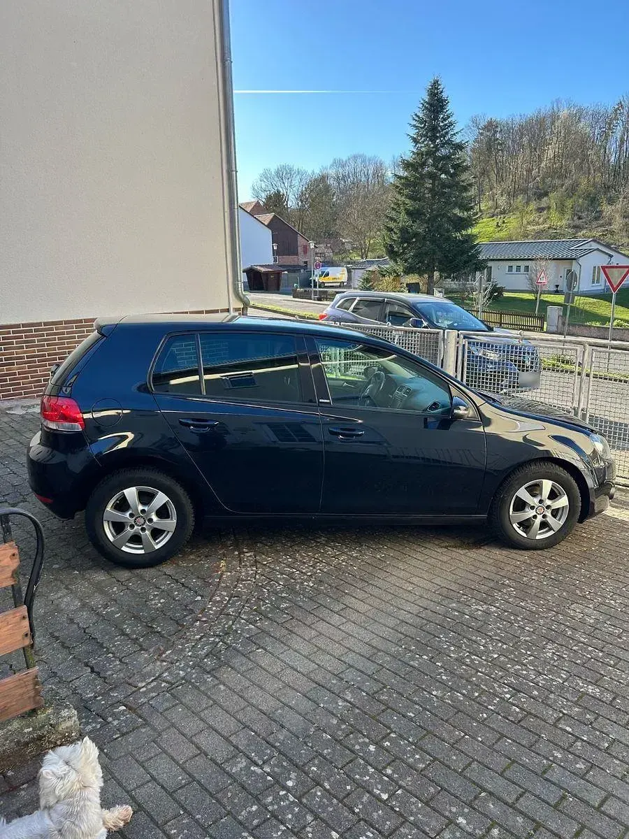 Gebraucht VW Golf VI Style 105 PS (77 kW) 2011 Blau Kleinwagen